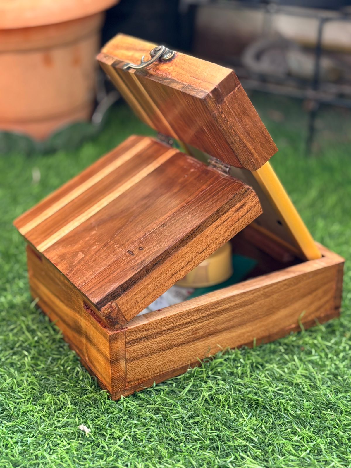 Integrated Make Up Box (फणी -करंडा पेटी ) 8X6