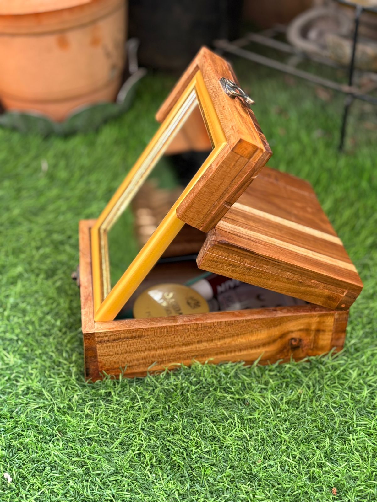 Integrated Make Up Box (फणी -करंडा पेटी ) 8X6